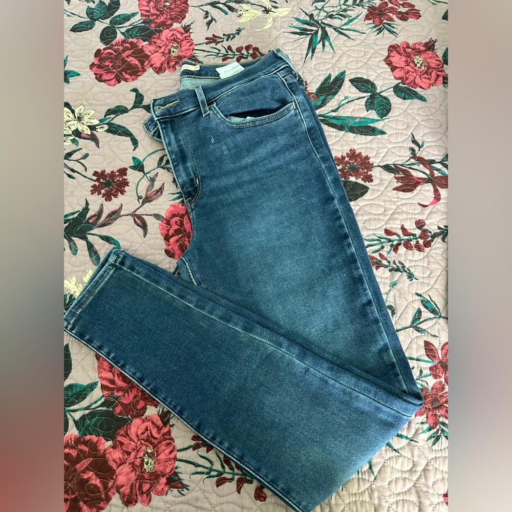 LEVIS JEANS